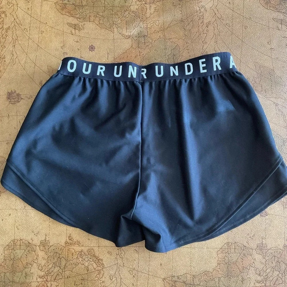 UNDER ARMOUR shorts with pockets, size small - Picture 4 of 4